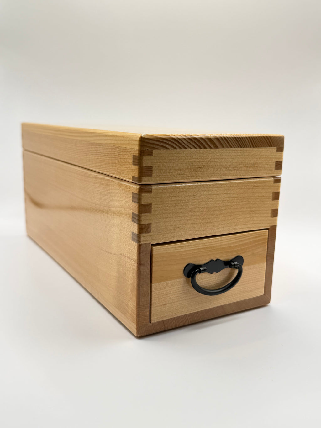 Râpe à katsuobushi, boîte en bois