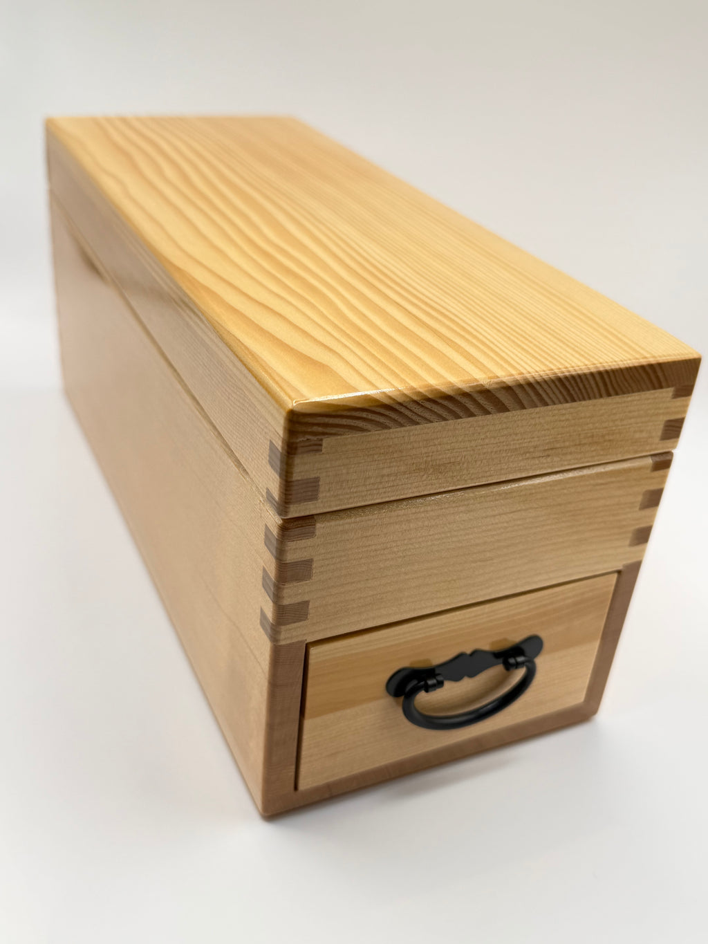 Râpe à katsuobushi, boîte en bois