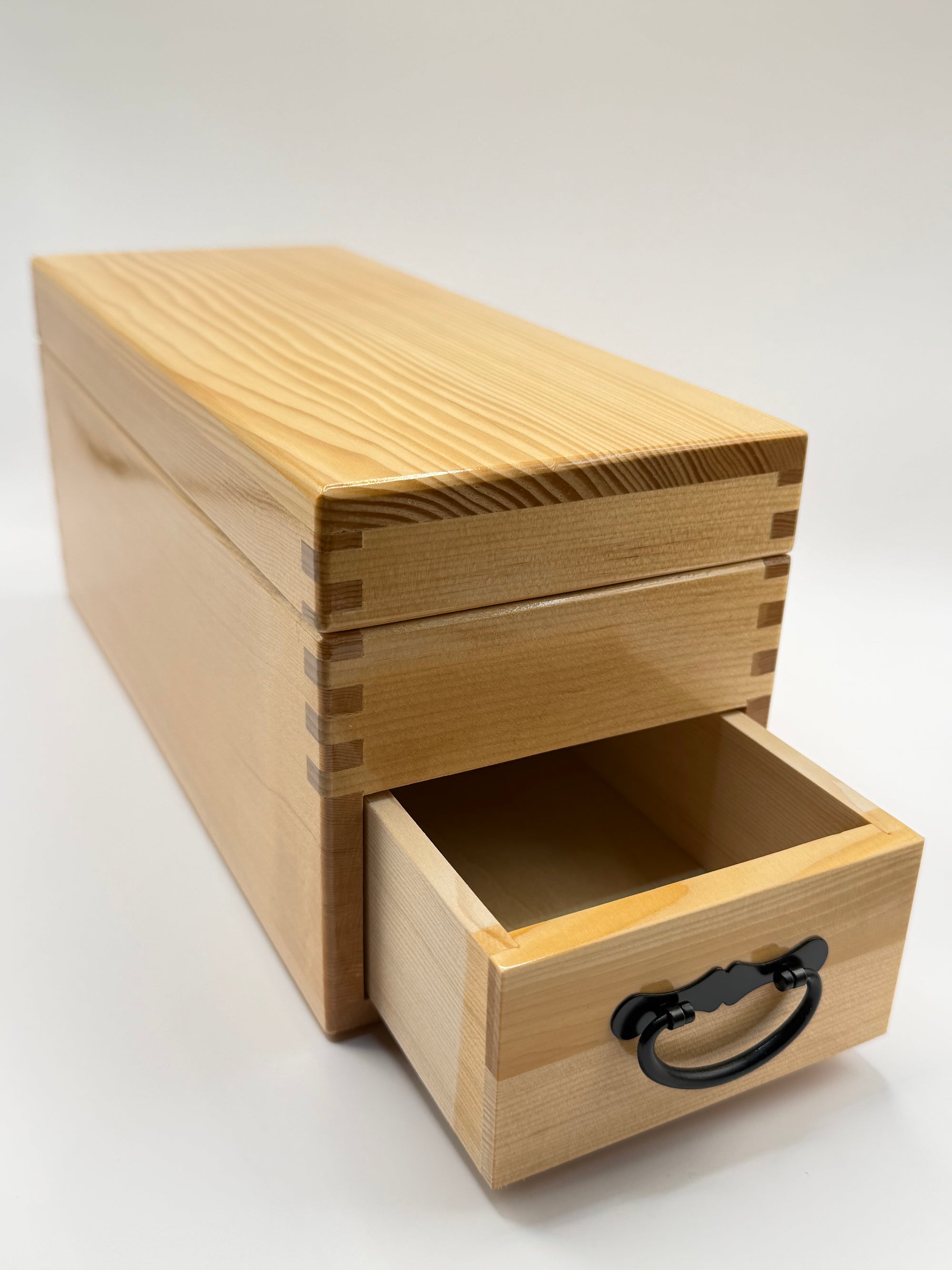 Râpe à katsuobushi, boîte en bois