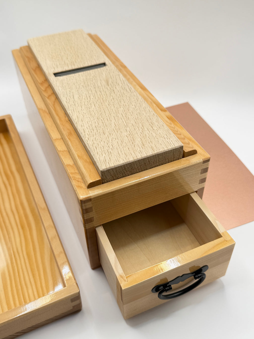 Râpe à katsuobushi, boîte en bois
