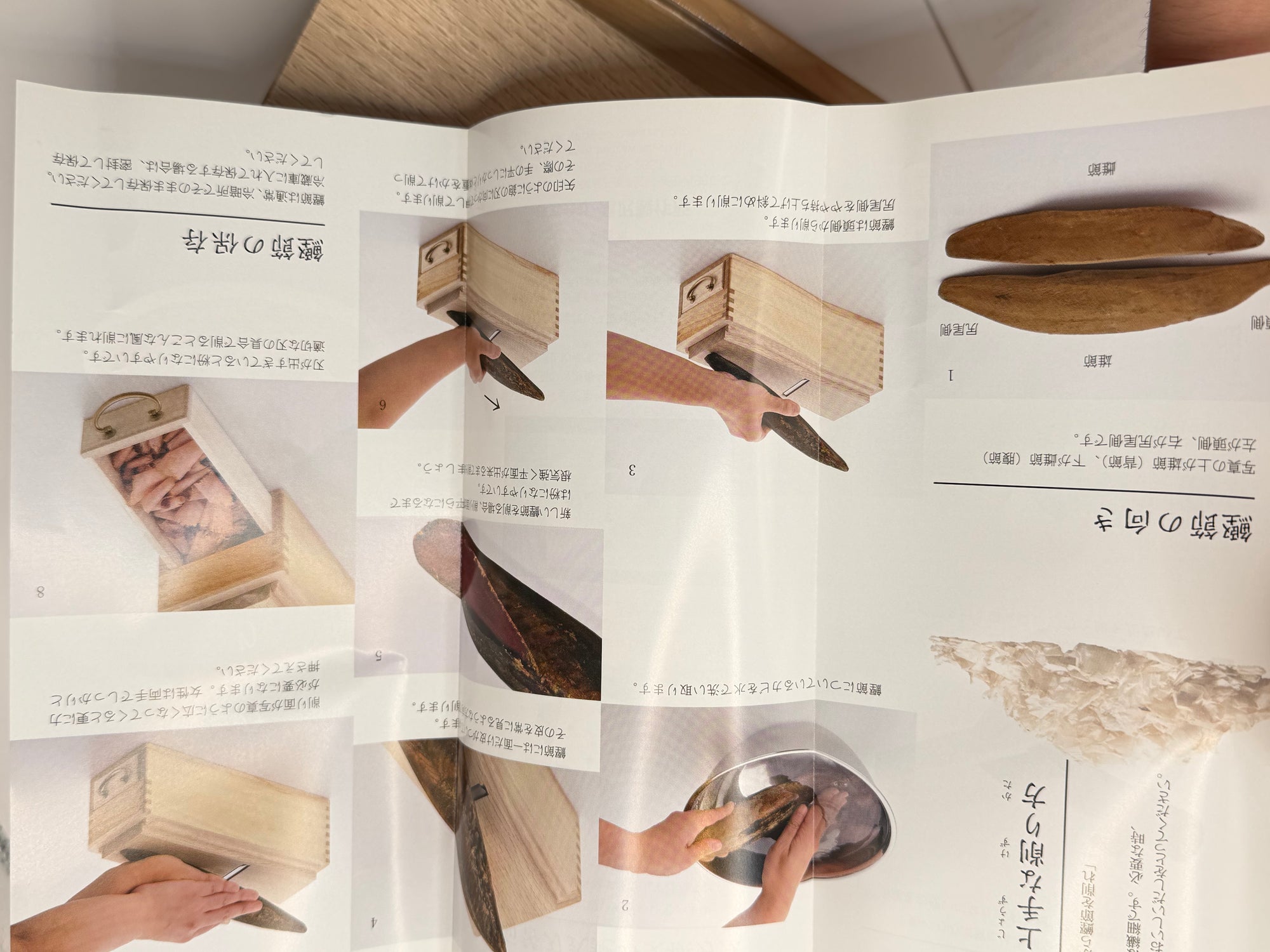 Râpe à katsuobushi, boîte en bois