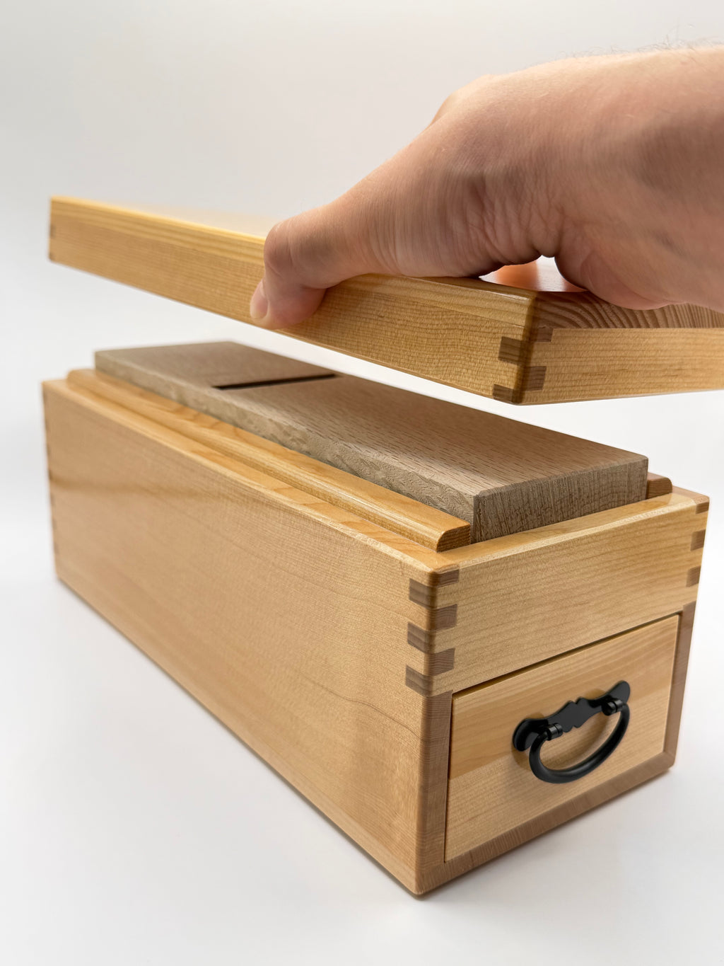 Râpe à katsuobushi, boîte en bois