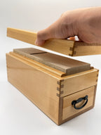Râpe à katsuobushi, boîte en bois