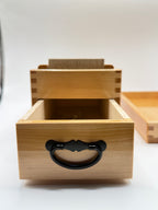Râpe à katsuobushi, boîte en bois