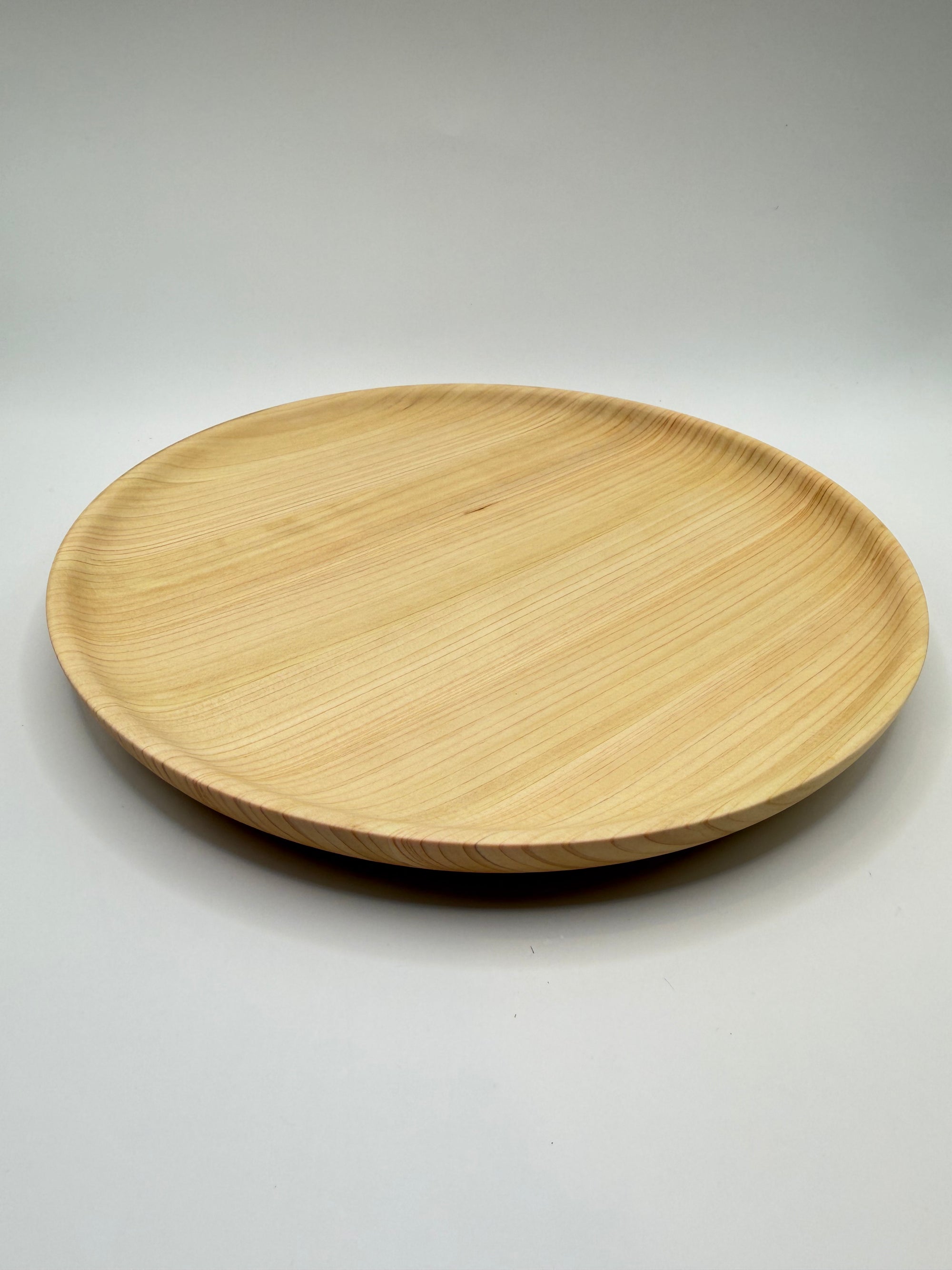 Assiette plate, bois tourné