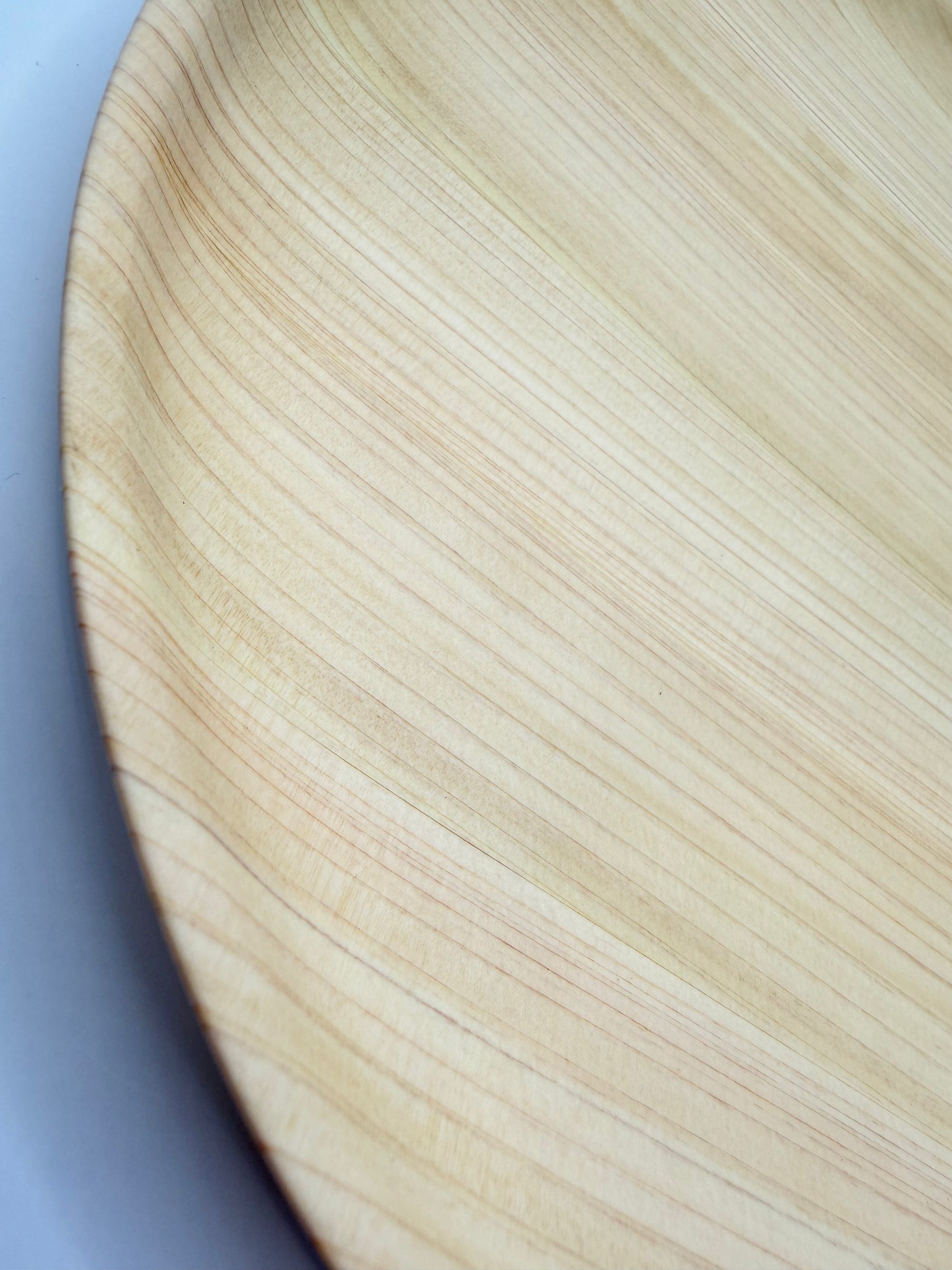 Assiette plate, bois tourné