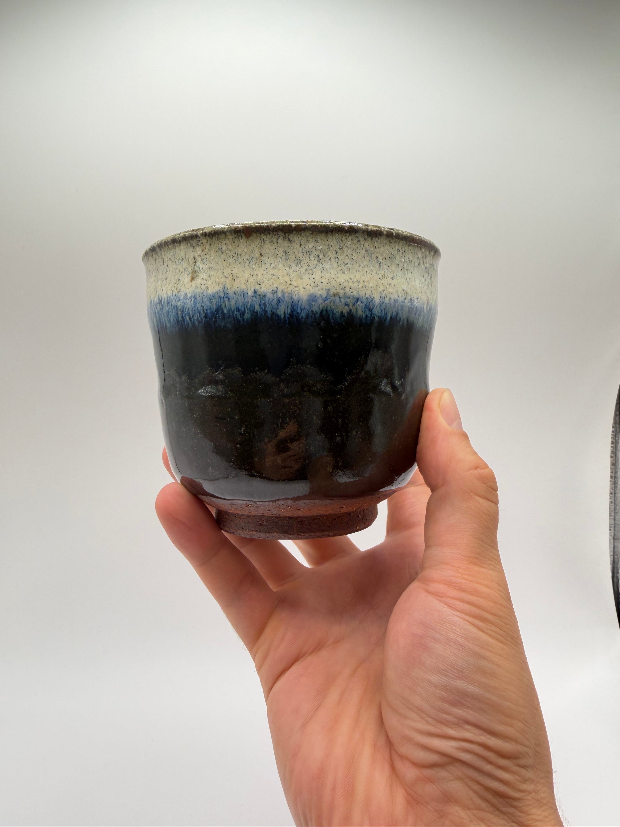 Tasse grès glaçure dégradée bleue