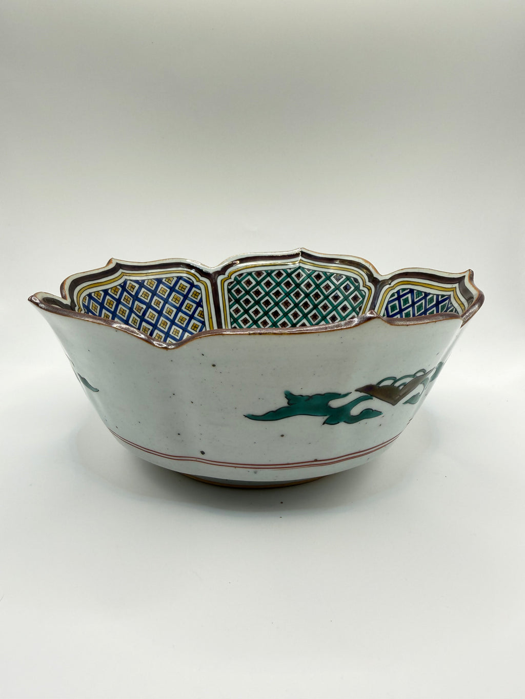 Coupe lobée porcelaine émaux polychromes