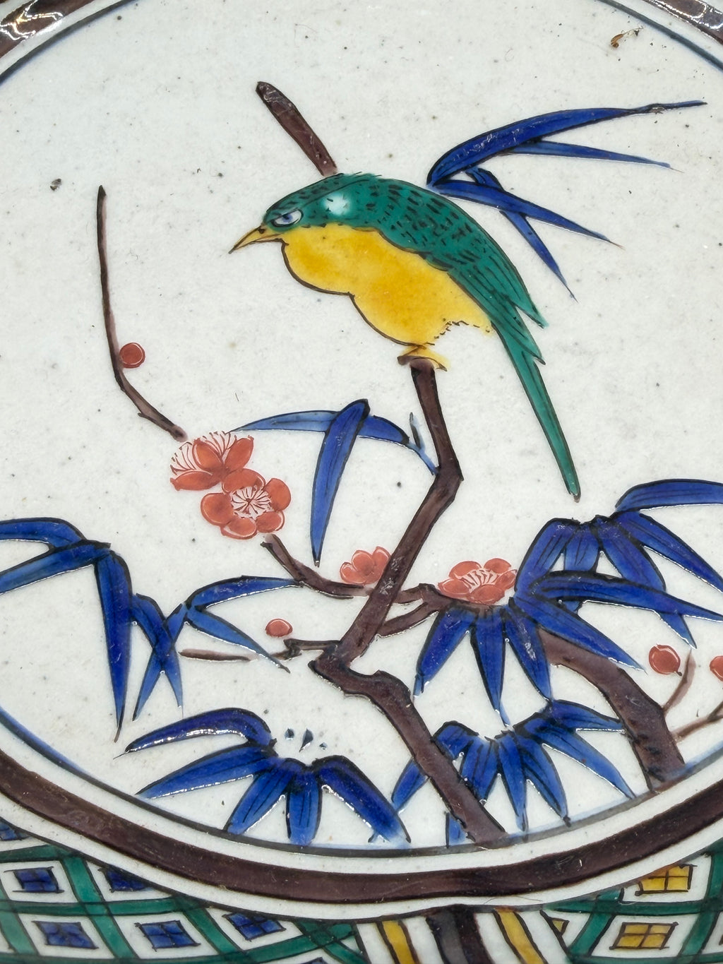 Coupe lobée porcelaine émaux polychromes