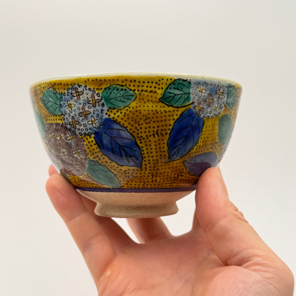 Bol à Matcha Polychrome, Décor Floral et Feuilles